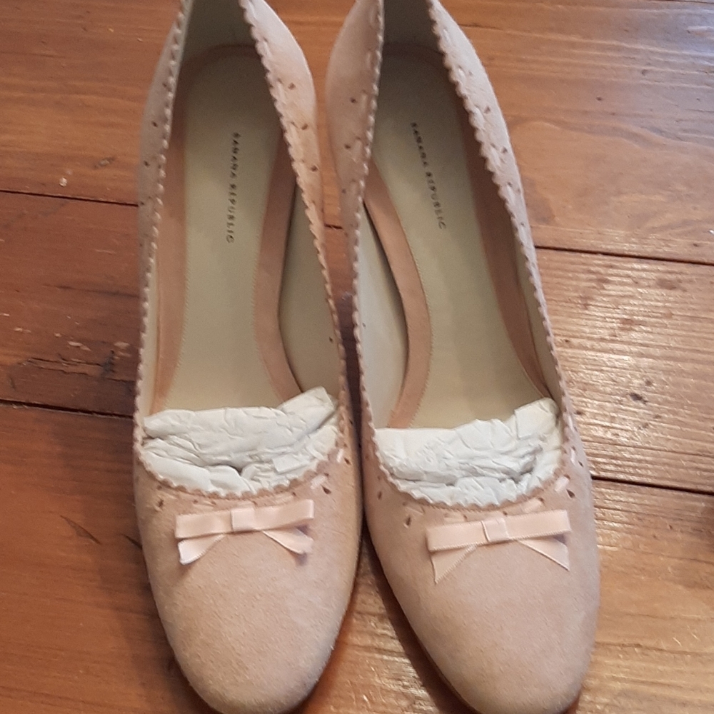 Lt pink suede shoes